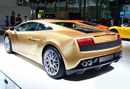 لامبورغيني غالاردو LP560-4 الذهبية نسخة حصرية للصين
